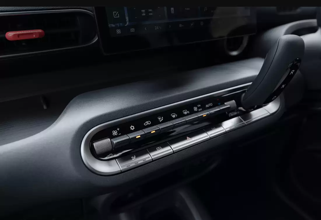 比亚迪首款纯电K-Car“RACCO”内饰公布