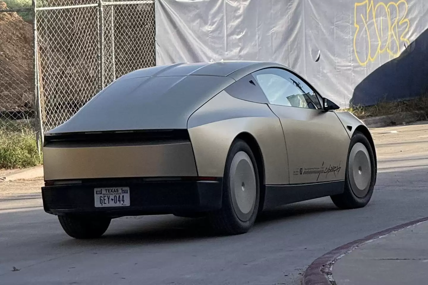 马斯克重申:特斯拉Cybercab今年4月投产,无方向盘和踏板