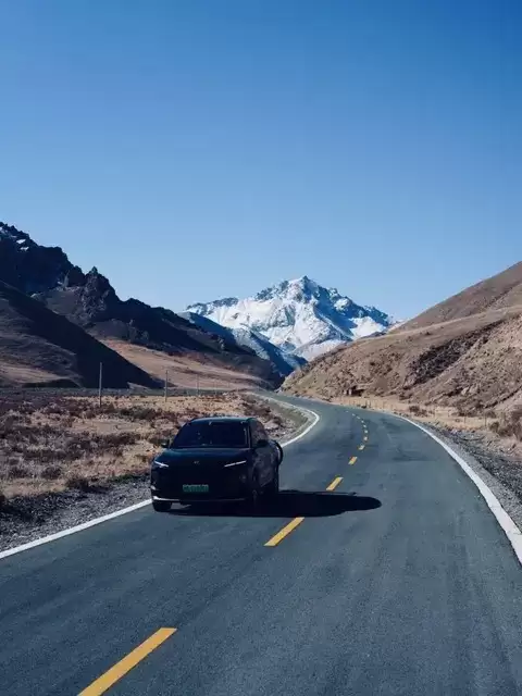蔚来凭借千座换电站破解续航焦虑，高速敢飙130km/h引行业关注