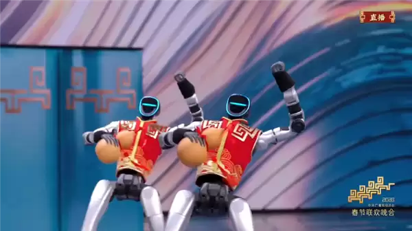 宇树科技人形机器人三登春晚，醉拳表演与鲤鱼打挺惊艳全场