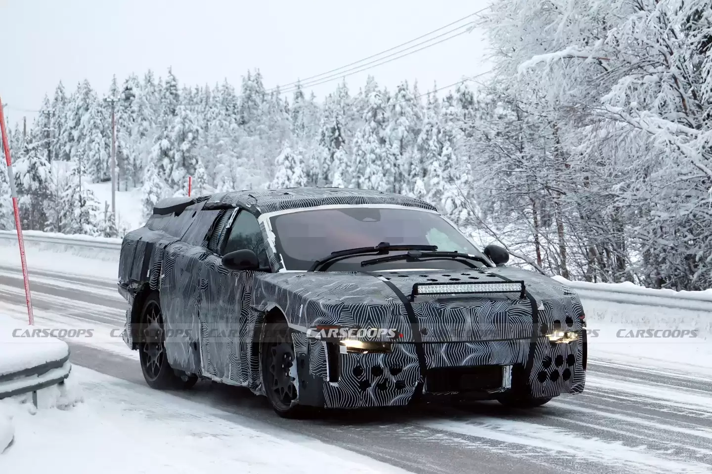 法拉利纯电超跑Luce路测图曝光:1000马力,五月首秀