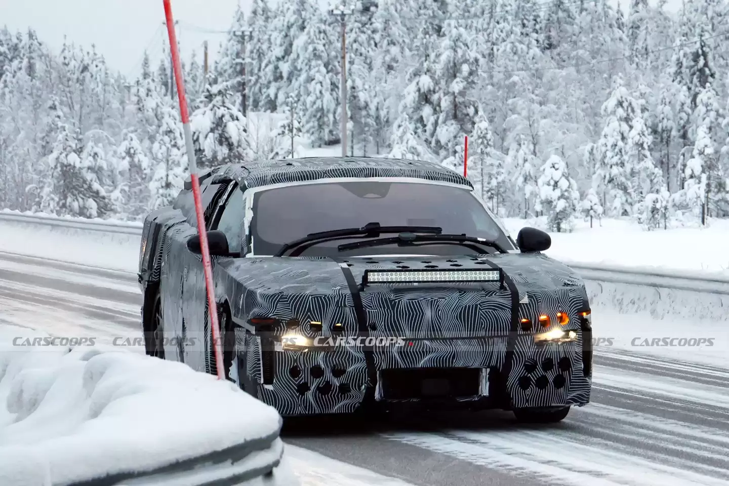 法拉利纯电超跑Luce路测图曝光:1000马力,五月首秀