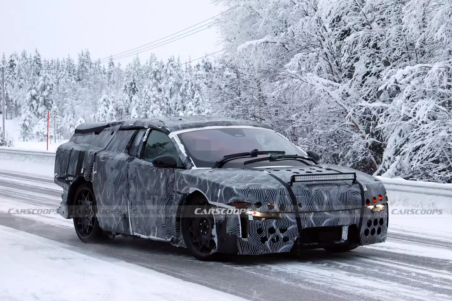 法拉利纯电超跑Luce路测图曝光:1000马力,五月首秀