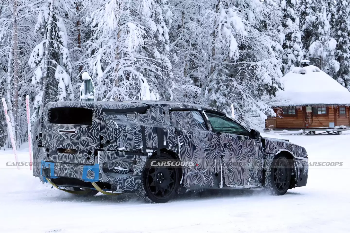 法拉利纯电超跑Luce路测图曝光:1000马力,五月首秀