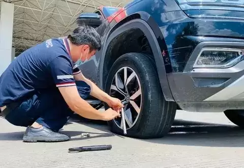 轮胎更换四大关键信号:磨损达限、超五年老化、外观损伤、行驶异常