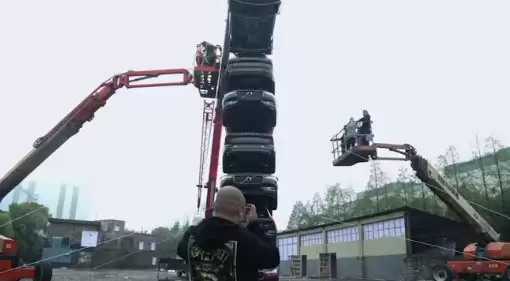 硬刚6.5吨冰柱连续撞击!沃尔沃总裁时隔5年再挑战极寒碰撞