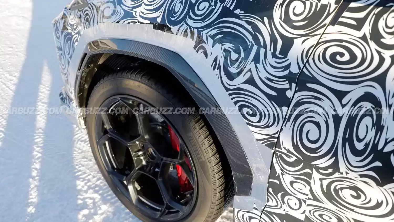 Urus SE Performante路测图曝光：兰博基尼最强SUV