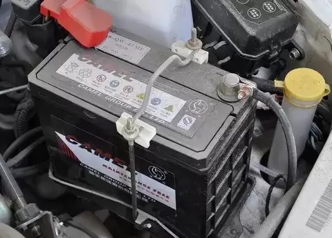 汽车养户四大误区警示：勿乱拆电池、调火花塞、频洗节气门、私拆缸盖