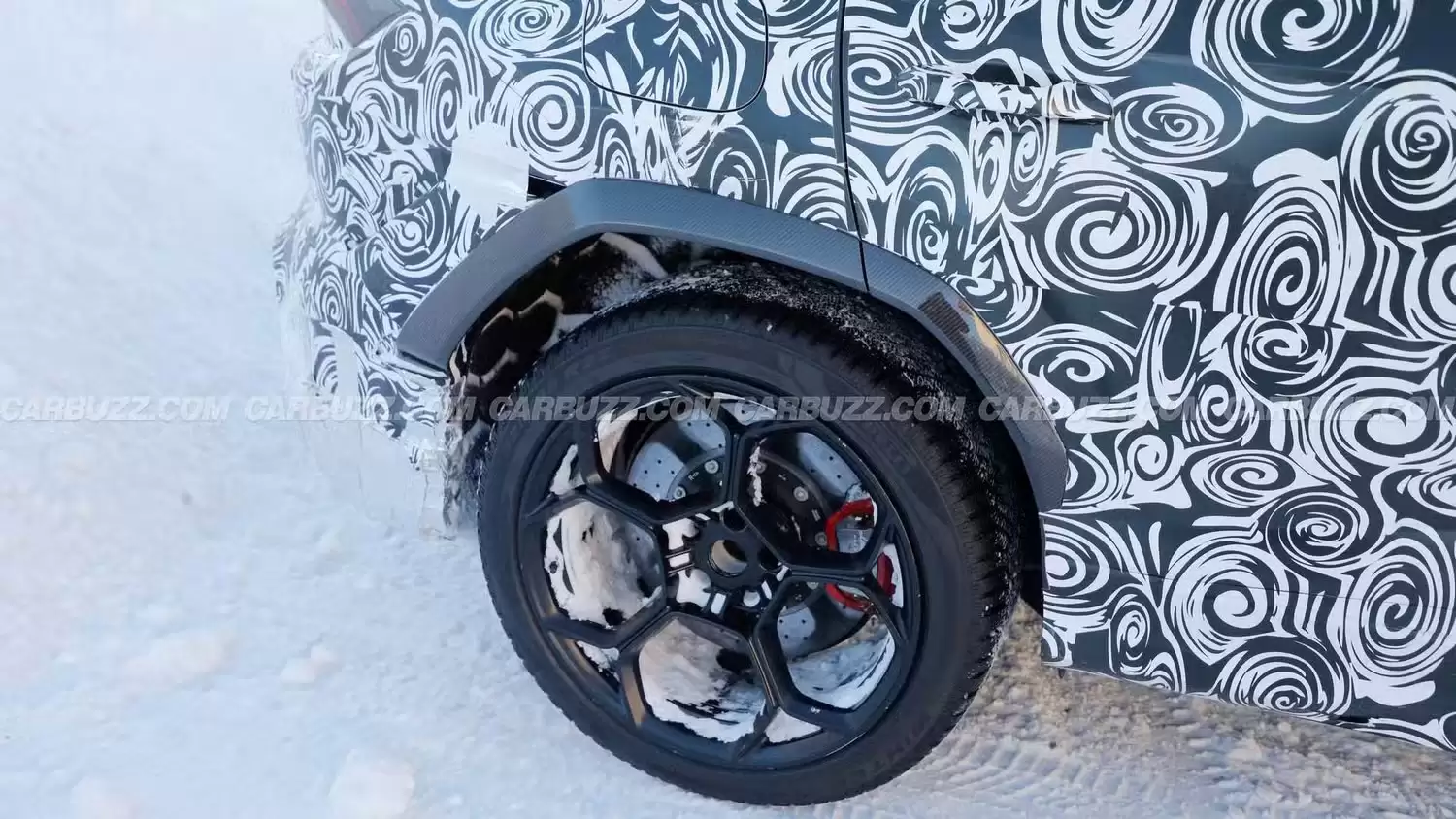 Urus SE Performante路测图曝光：兰博基尼最强SUV