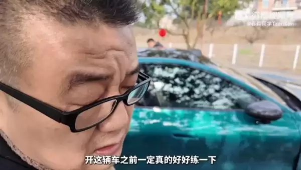 小米汽车过年开回老家 长辈纷纷圈粉 雷军发文致谢