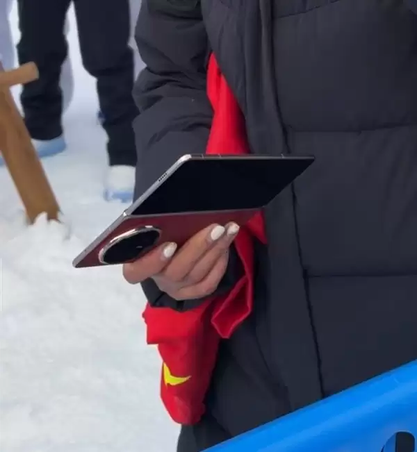 荣耀Magic V6配置确认:骁龙8E5+7150mAh折叠屏最大电池