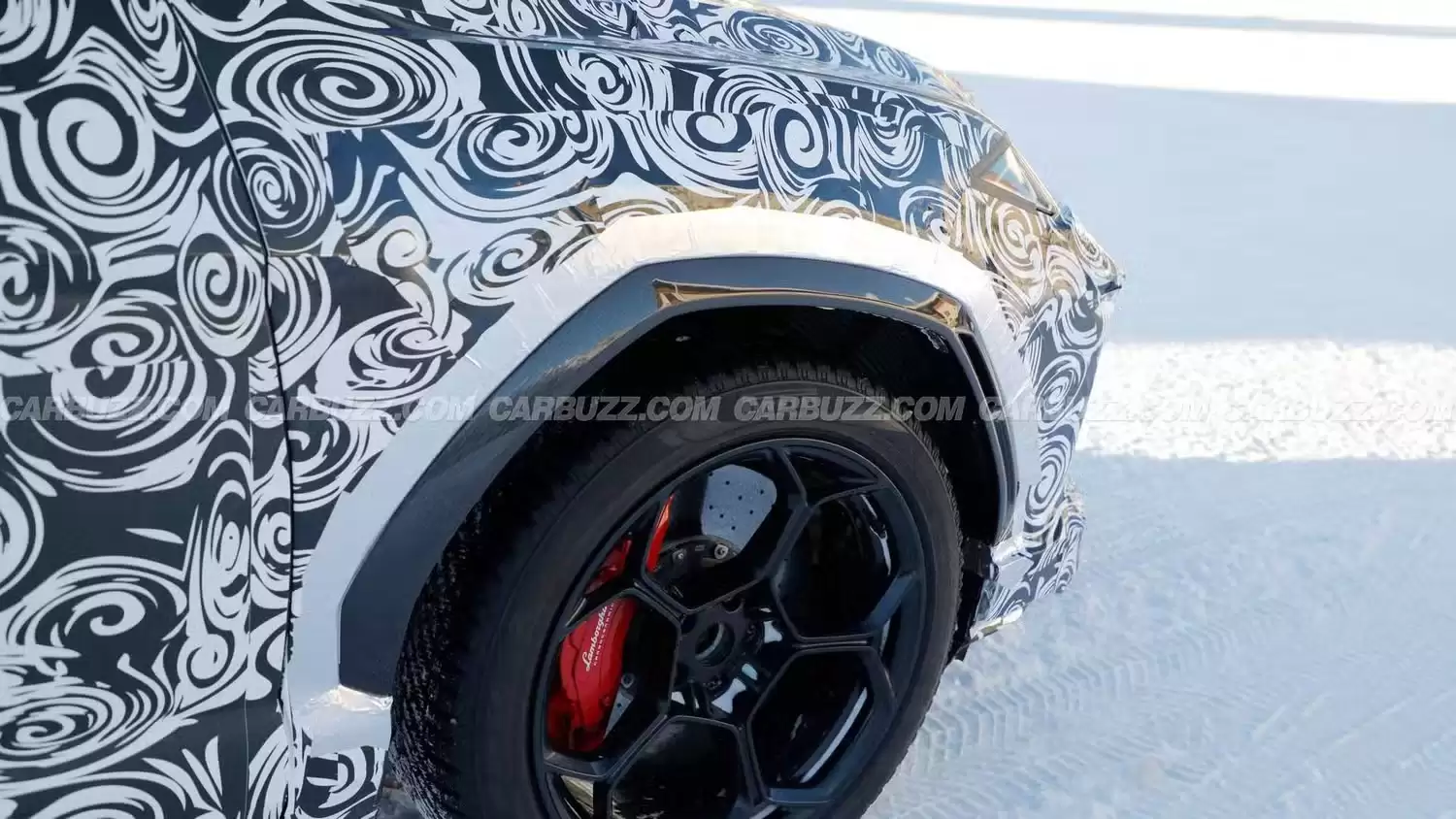 Urus SE Performante路测图曝光：兰博基尼最强SUV