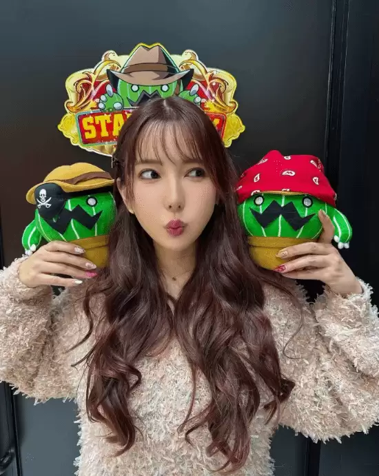 祝大家新年快乐：波多野结衣晒新图美爆了 你感受到祝福没