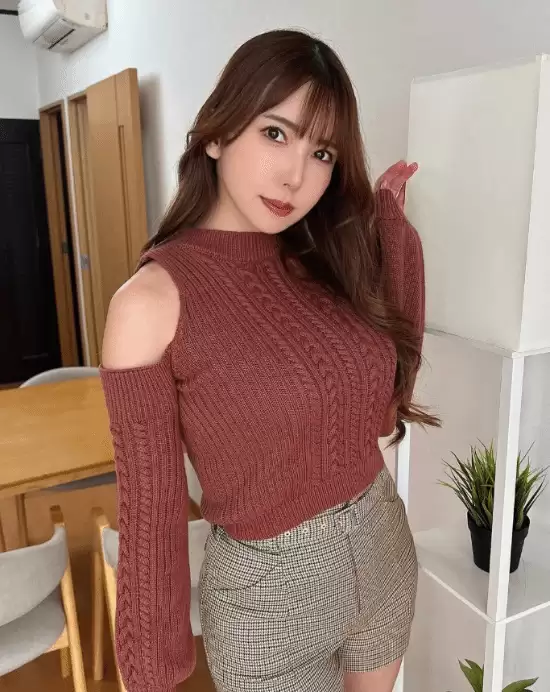 祝大家新年快乐：波多野结衣晒新图美爆了 你感受到祝福没