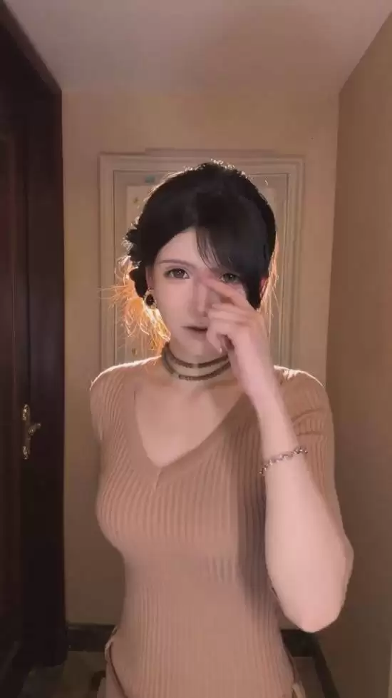 抖音第一蒂法素颜曝光！网友：老天爷赏饭吃