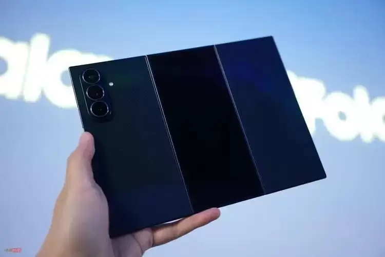 直板旗舰和折叠屏手机,2026 年的实用性和性价比该如何权衡?