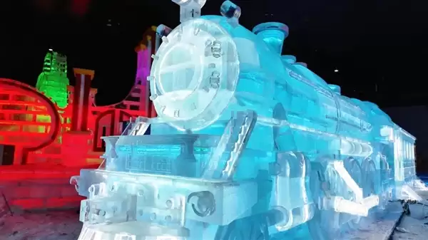 哈尔滨冰雪大世界因气温升高提前闭园:给游客退票后 承诺下届免费看