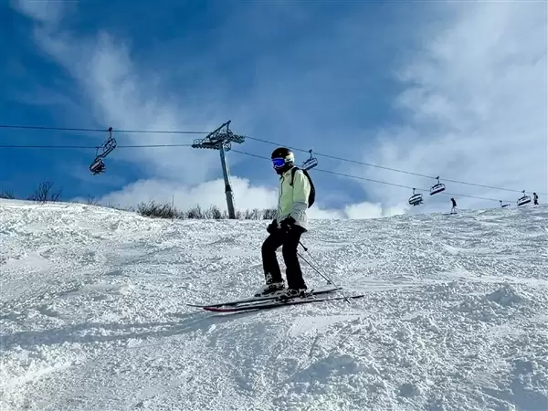 雷军晒春节滑雪照引热议!网友:摄影师是高手中的高手