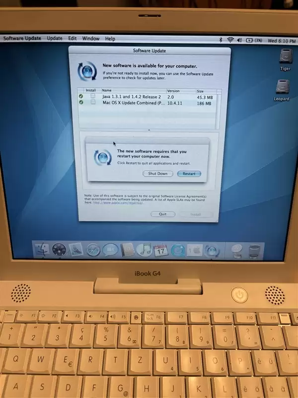 21岁的老苹果笔记本开机连上Wi-Fi 竟然还能收到系统更新!网友:画面美到想舔