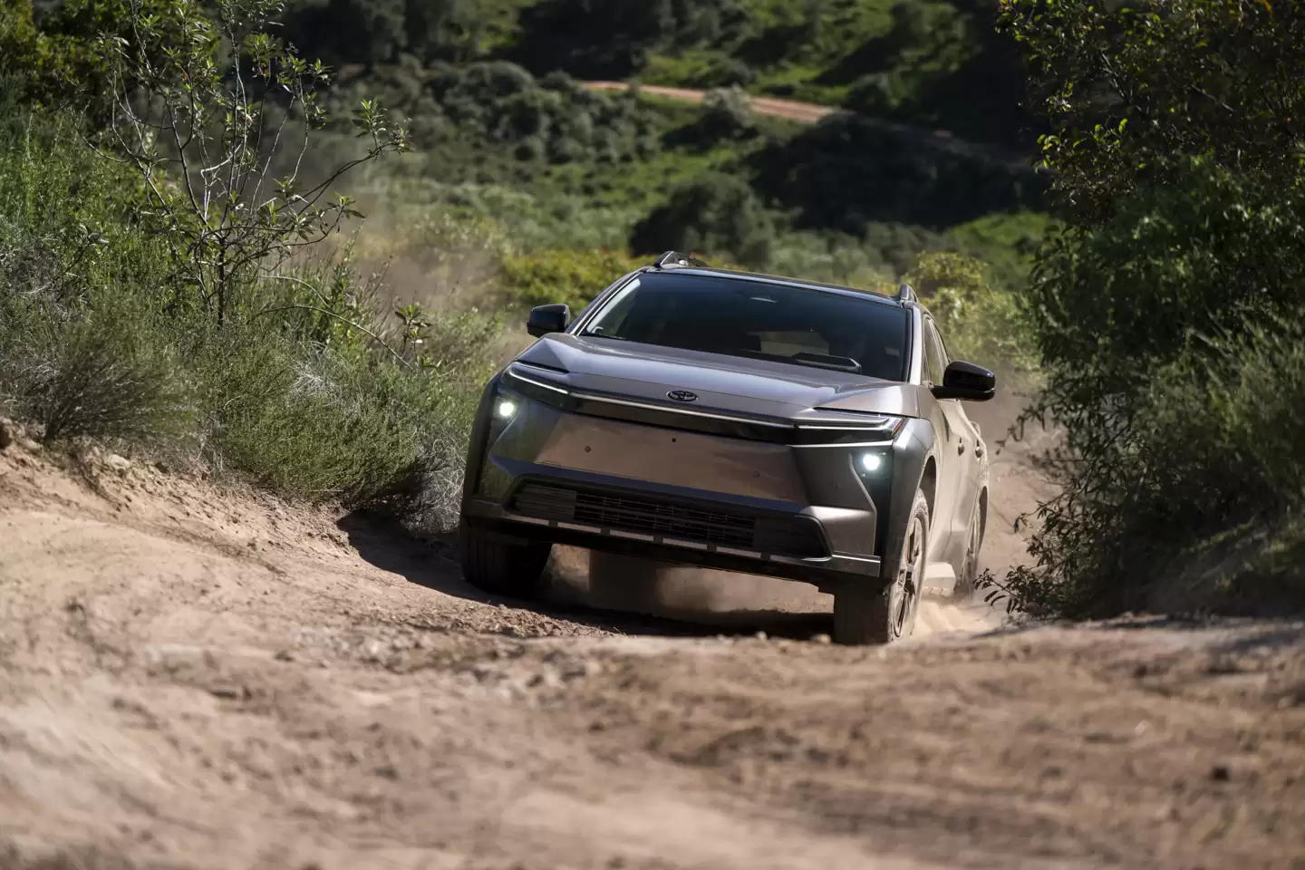 丰田2026款bZ Woodland电动SUV发布,标配双电机AWD动力