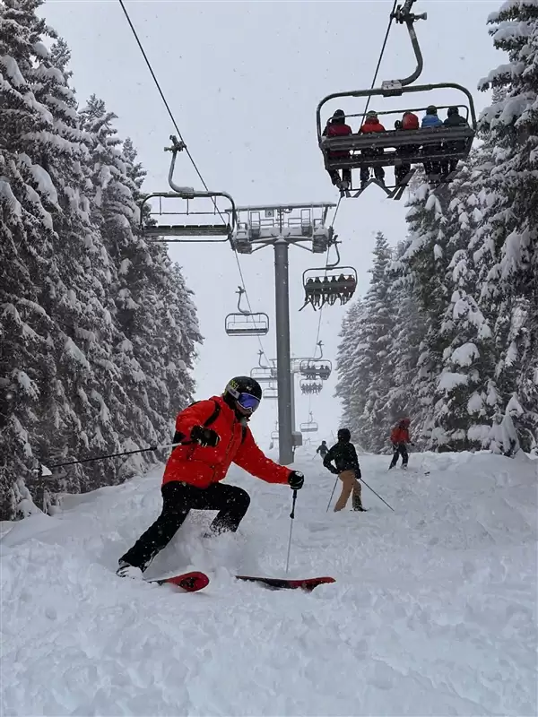 雷军晒春节滑雪照引热议!网友:摄影师是高手中的高手