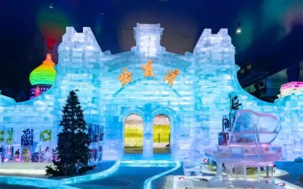 哈尔滨冰雪大世界因气温升高提前闭园:给游客退票后 承诺下届免费看