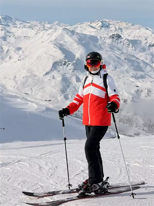 雷军首次公开喜欢滑雪的3个原因:极难获得的刺激 任何室内运动都无法比拟