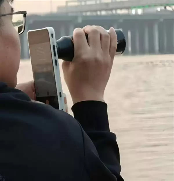 OPPO Find X9 Ultra来了:原生10倍光学变焦回归 机圈最强长焦大炮