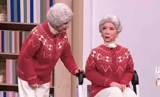 春晚机器人火爆出圈:仿生蔡明赠予本尊,熊猫机器人溢价拍卖