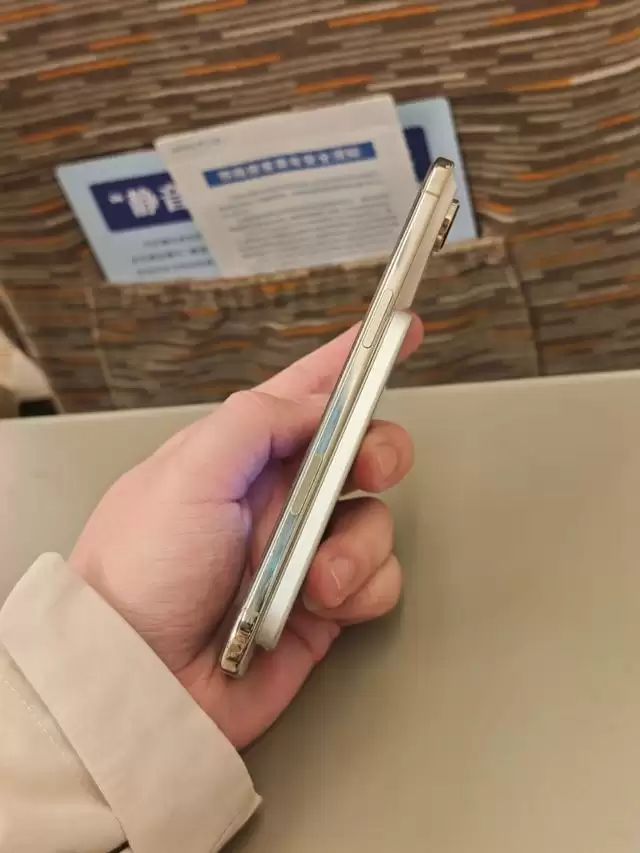 橙色版小米5000mAh金沙江磁吸充电宝曝光:6mm超薄身材