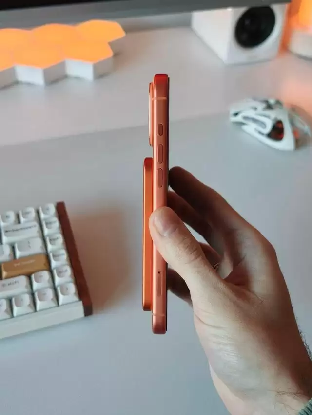 橙色版小米5000mAh金沙江磁吸充电宝曝光:6mm超薄身材