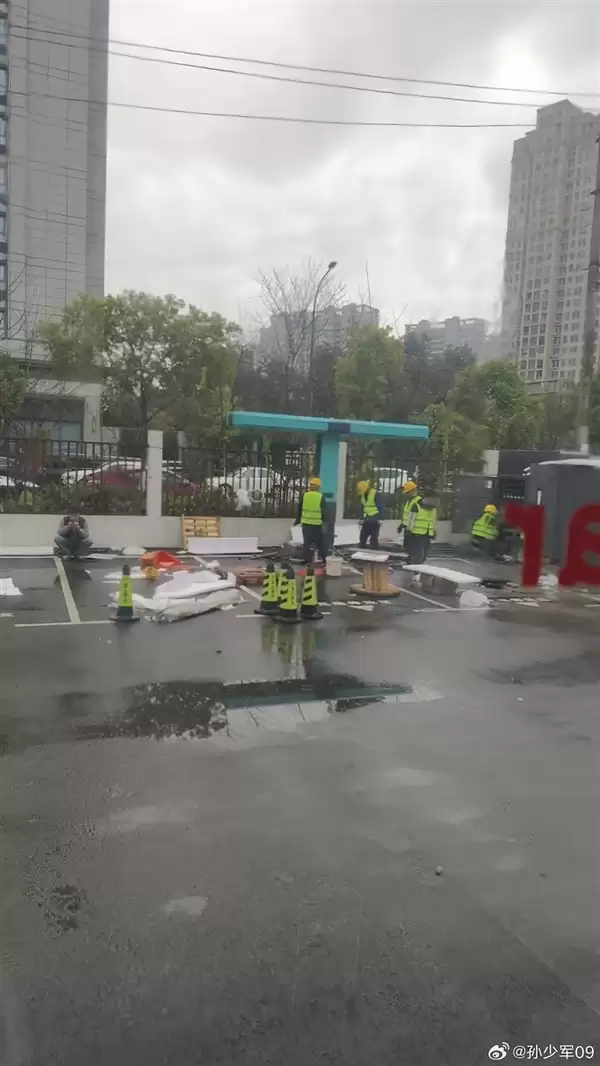 线从天上来 比亚迪大规模安装兆瓦闪充桩:辨识度独一档