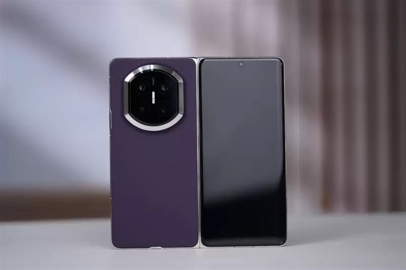 左手 AI右手大屏!华为Mate X7典藏版体验评测:鸿蒙OS 6.0加持 不仅是折叠更是掌上工作站