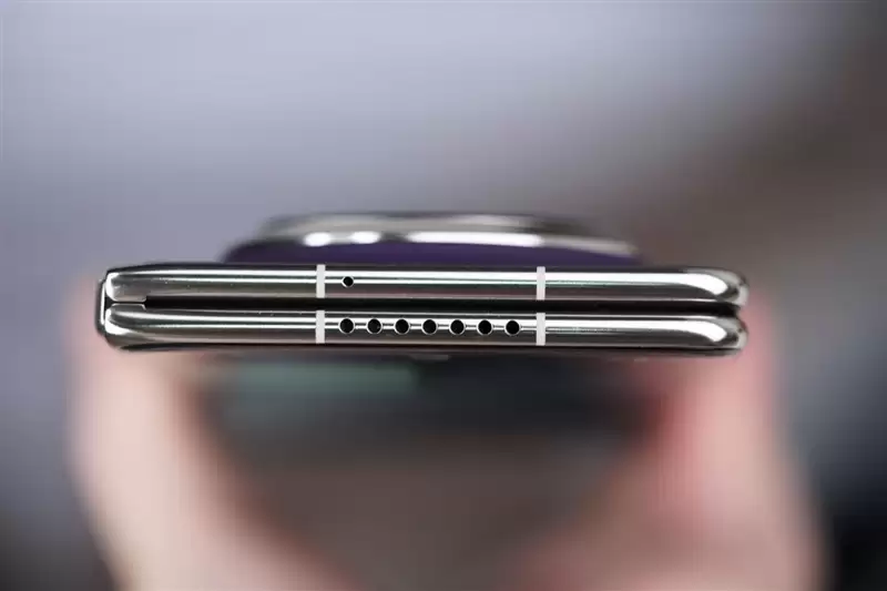 左手 AI右手大屏!华为Mate X7典藏版体验评测:鸿蒙OS 6.0加持 不仅是折叠更是掌上工作站