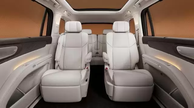 零跑首款MPV车型D99内饰谍照曝光，延续D19设计风格