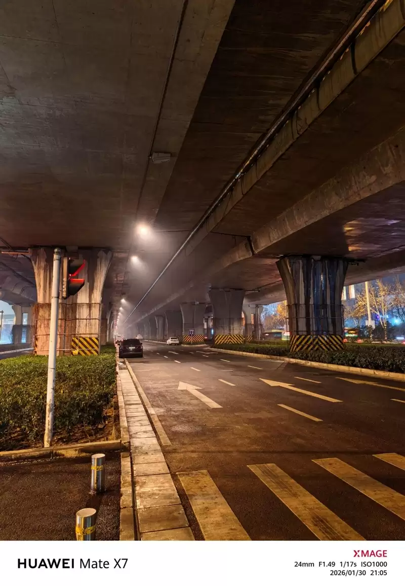 左手 AI右手大屏!华为Mate X7典藏版体验评测:鸿蒙OS 6.0加持 不仅是折叠更是掌上工作站