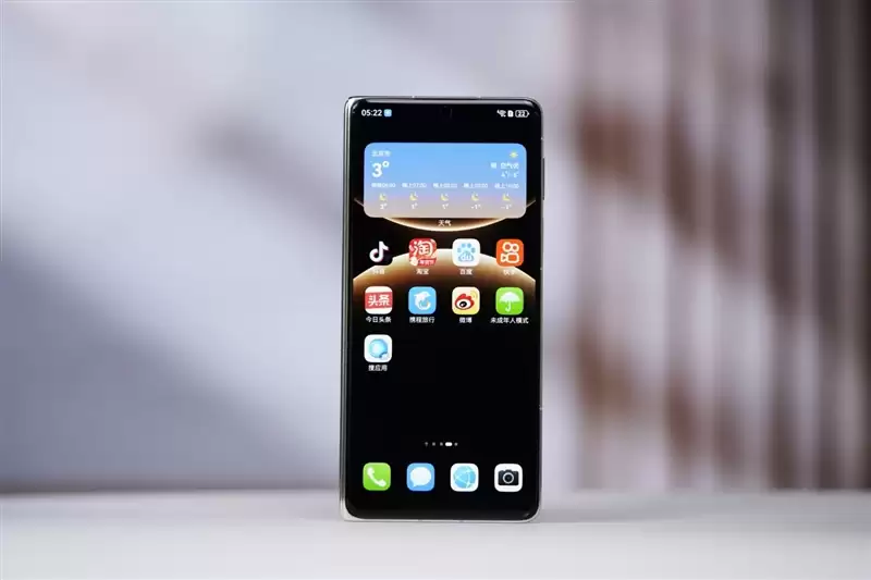 左手 AI右手大屏!华为Mate X7典藏版体验评测:鸿蒙OS 6.0加持 不仅是折叠更是掌上工作站