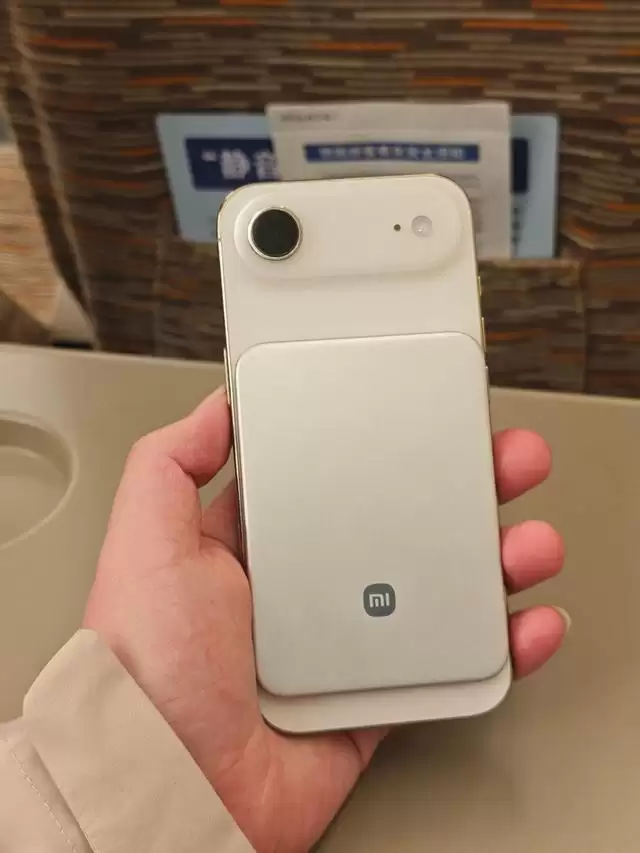 橙色版小米5000mAh金沙江磁吸充电宝曝光:6mm超薄身材