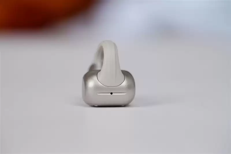 299 元卷出天际!哈趣 Ace1 耳机评测:自带 AI 翻译与会议纪要 它真能平替千元旗舰