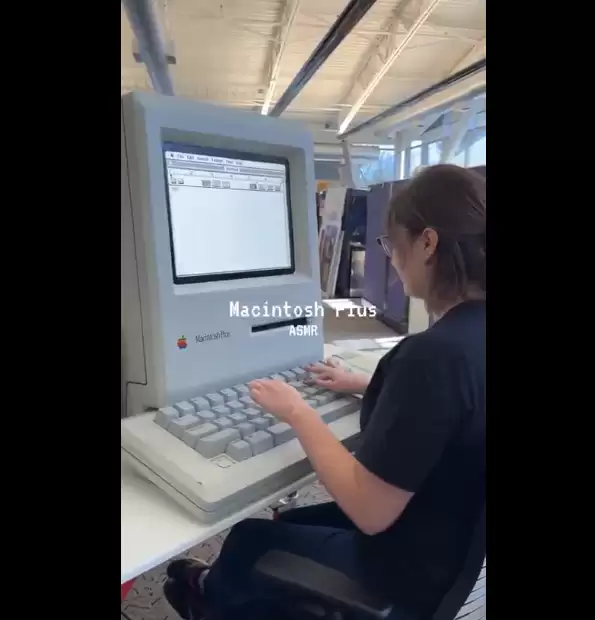 加州博物馆展出放大版Macintosh Plus巨无霸，致敬苹果五十周年