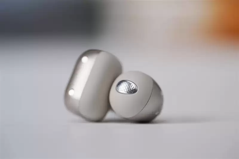 299 元卷出天际!哈趣 Ace1 耳机评测:自带 AI 翻译与会议纪要 它真能平替千元旗舰