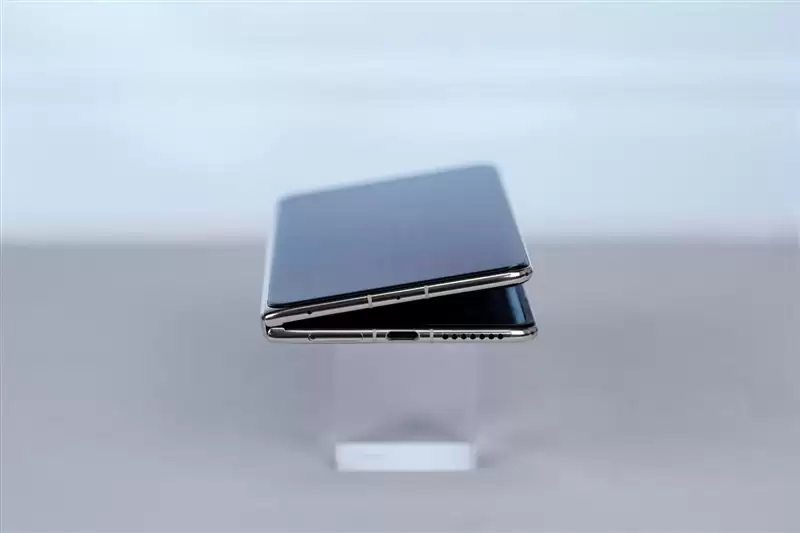 左手 AI右手大屏!华为Mate X7典藏版体验评测:鸿蒙OS 6.0加持 不仅是折叠更是掌上工作站