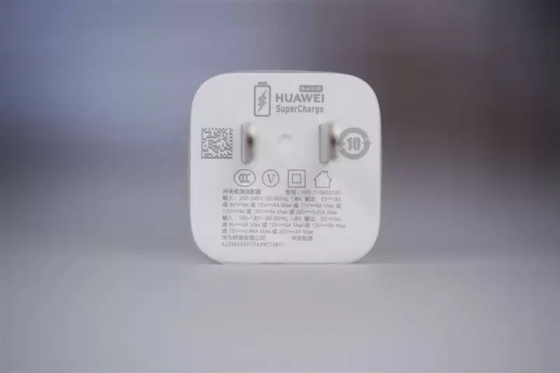 左手 AI右手大屏!华为Mate X7典藏版体验评测:鸿蒙OS 6.0加持 不仅是折叠更是掌上工作站