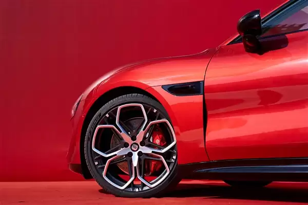 新一代小米SU7全新配色赤霞红首次揭幕 网友:跑婚车绝配