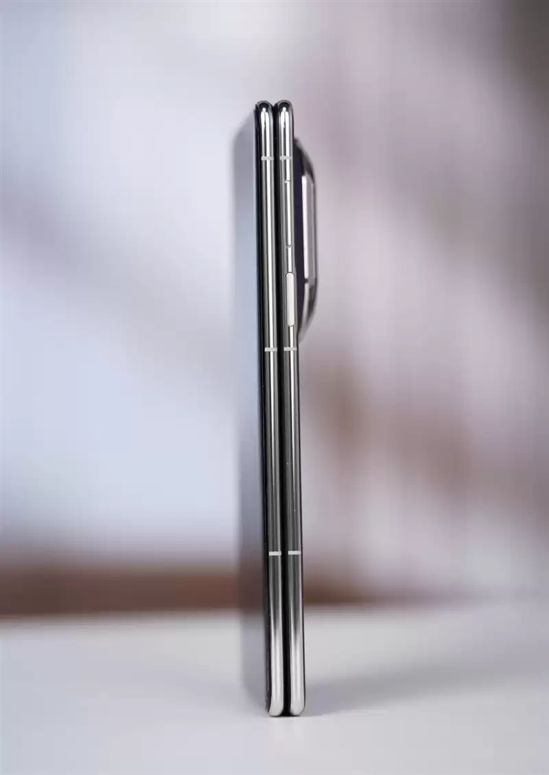 左手 AI右手大屏!华为Mate X7典藏版体验评测:鸿蒙OS 6.0加持 不仅是折叠更是掌上工作站