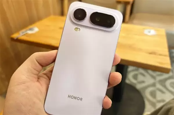 首销销量超过iPhone Air!方飞:荣耀Magic8 Pro Air销量超乎预期