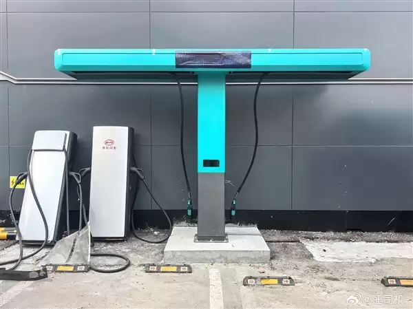 线从天上来 比亚迪大规模安装兆瓦闪充桩:辨识度独一档