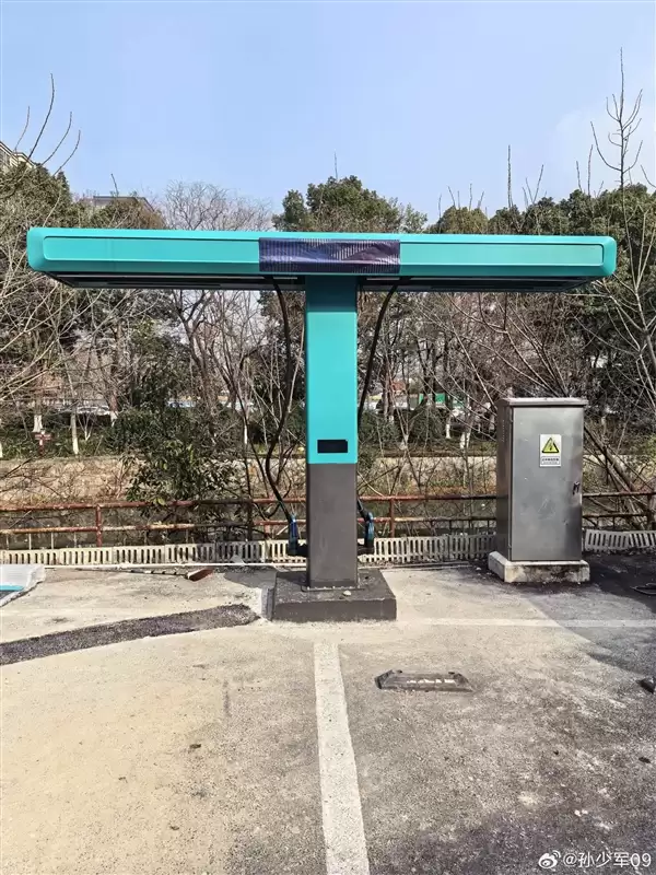 线从天上来 比亚迪大规模安装兆瓦闪充桩:辨识度独一档