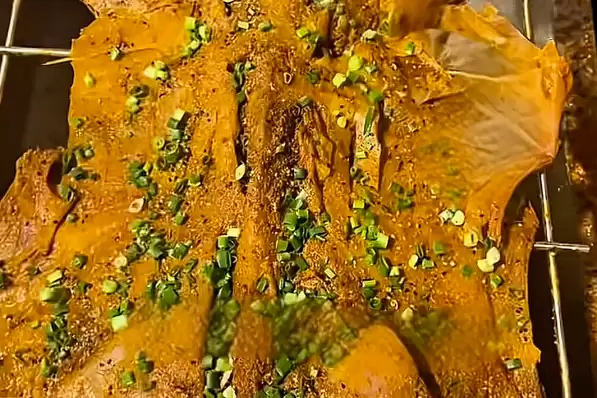 官方通报36斤活羊烤完6.9斤:商家曾非正常持续给羊投喂水和食物