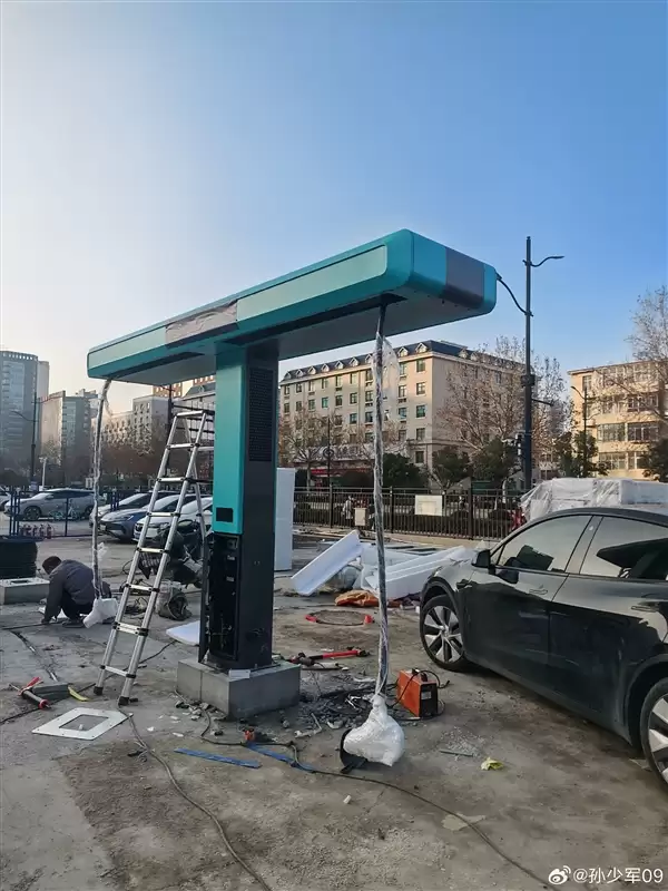 线从天上来 比亚迪大规模安装兆瓦闪充桩:辨识度独一档